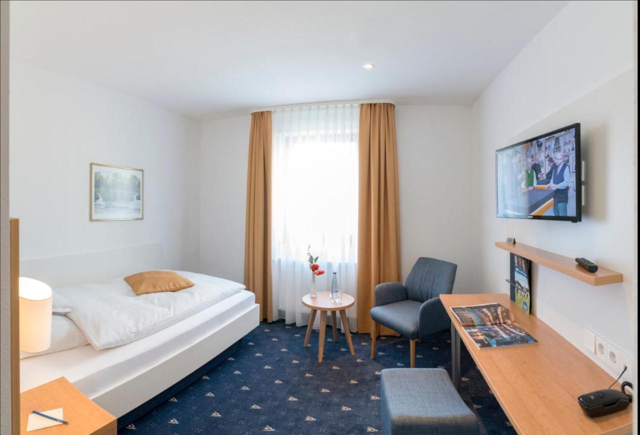 Hotel Adler Post Schwetzingen Buitenkant foto
