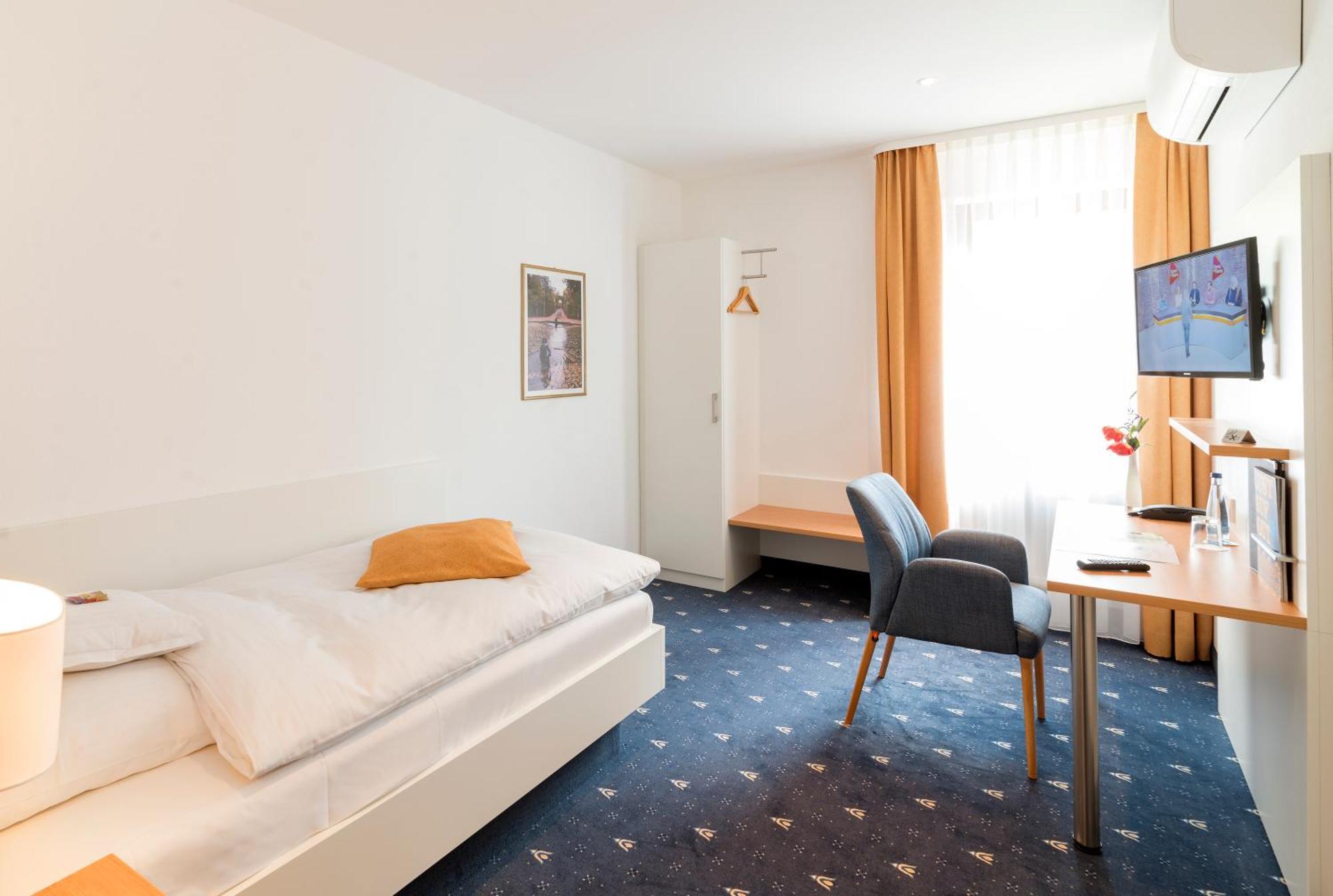 Hotel Adler Post Schwetzingen Buitenkant foto